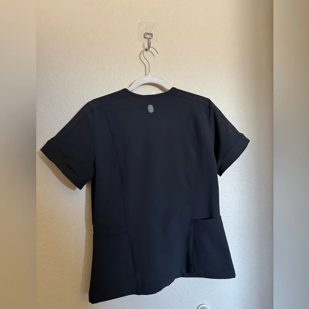 FIGS Indestructible Slim V Neck Scrub‎ Top Sz M 5 Pockets Nurse